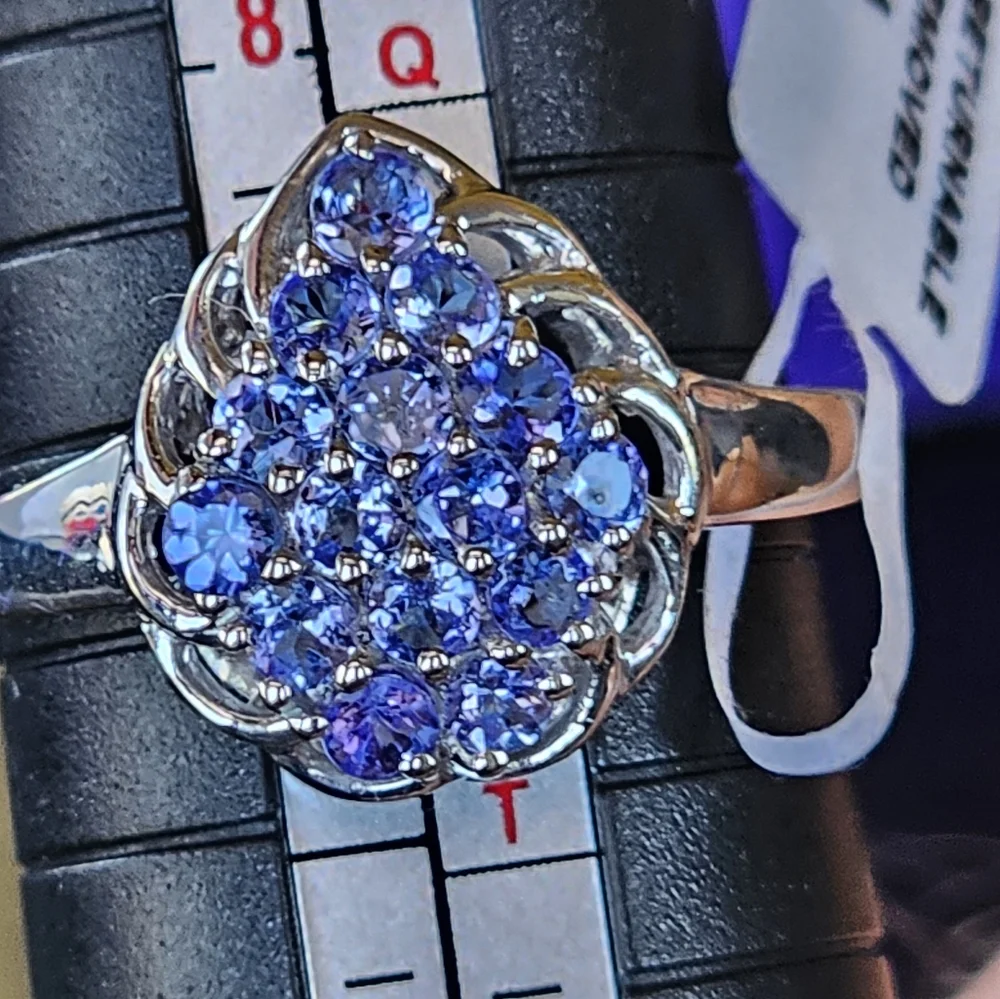Genuine Tanzanite Cluster Ring Size 9!  💙 - Picture 9 of 13